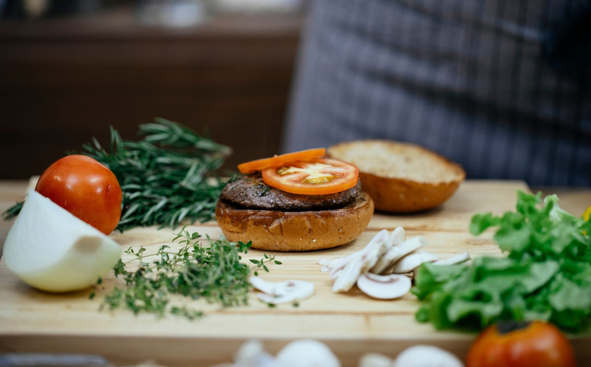Burger z jagnięciną podhalańską — danie kuchni regionu Podhale i Tatry